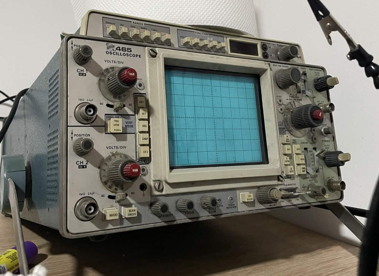 Tektronix 465 with D44 multimeter (Needs some repairs, both the scope and the multimeter on it)